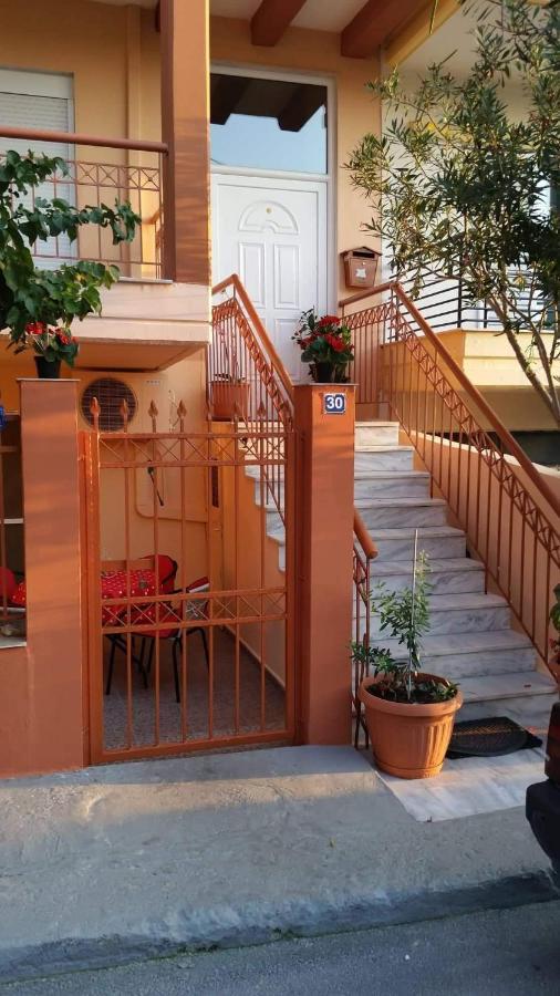 Elle Apartment By Alp Hospitality Services Nea Kallikrateia Exterior photo